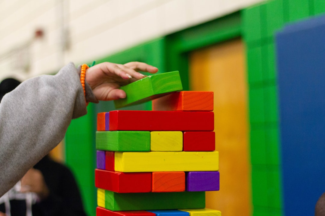 Kinder spielen in einer Kita
