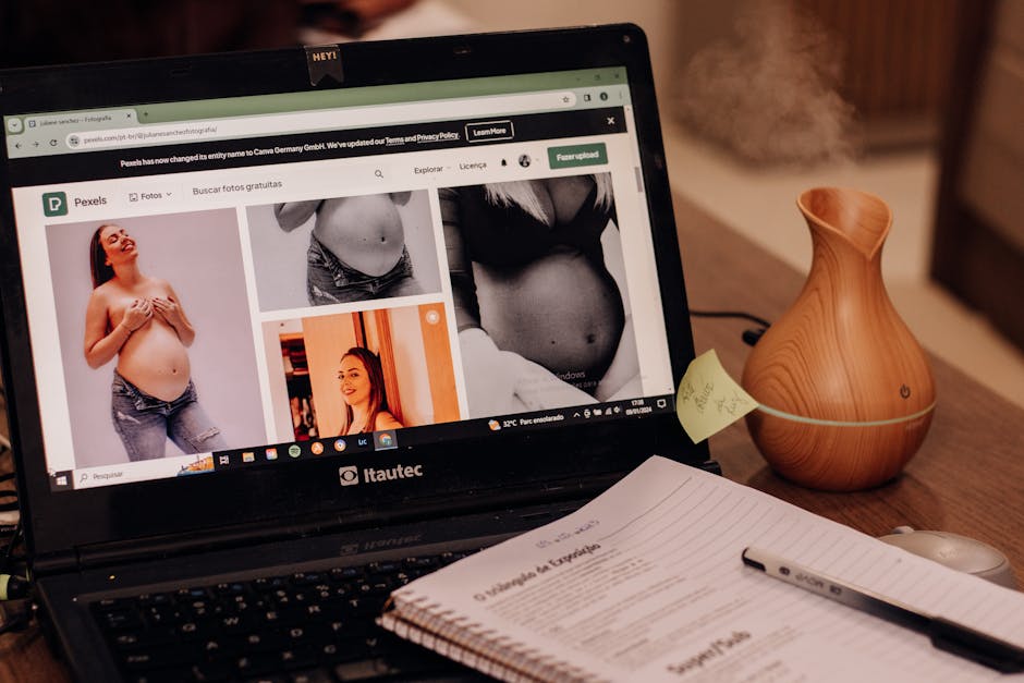 Schwangere Frau am Arbeitsplatz